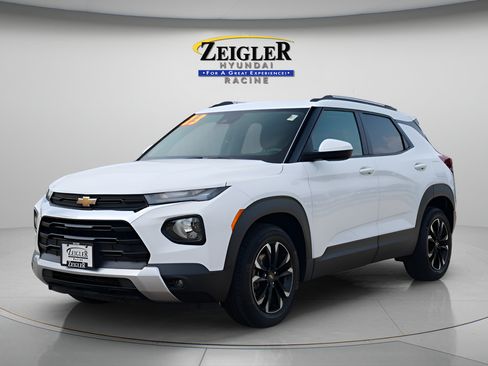 Used 2023 Chevrolet TrailBlazer LT FWD image 3