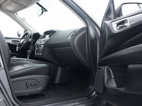 Used 2019 Nissan Pathfinder SL AWD/4WD image 30