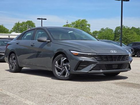 New 2026 Hyundai Elantra Limited FWD image 2