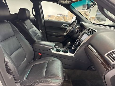Used 2013 Ford Explorer Limited image 25