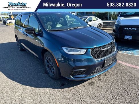 Used 2023 Chrysler Pacifica Limited w/ Uconnect Theater Family Group FWD image 1