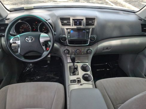 Used 2013 Toyota Highlander FWD image 12