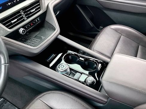 Used 2025 Ford Explorer Platinum RWD image 17