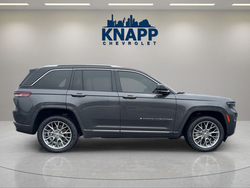 Used 2022 Jeep Grand Cherokee Summit w/ Luxury Tech Group V RWD image 6