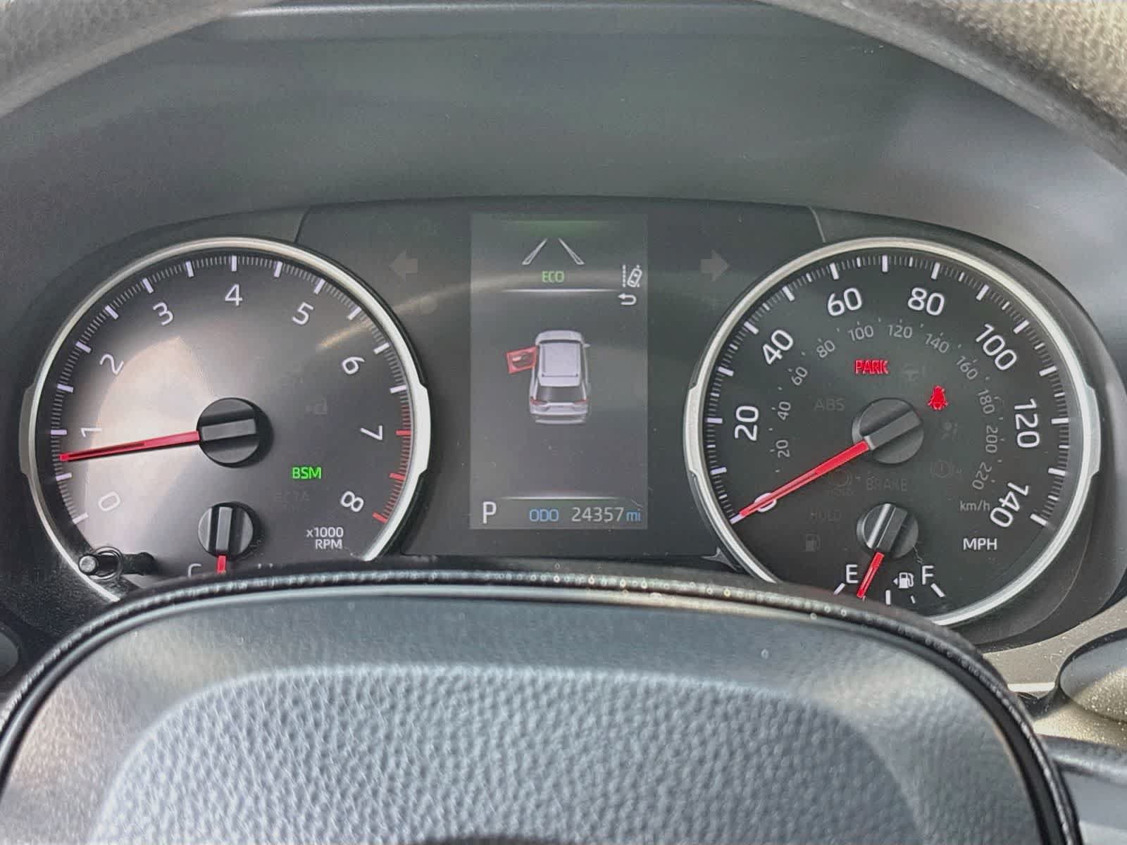 Used 2021 Toyota RAV4 XLE w/ Convenience Package FWD image 12