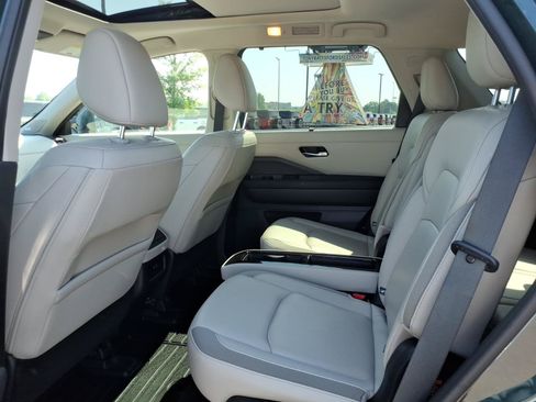 Used 2023 Nissan Pathfinder SL w/ SL Premium Package AWD/4WD image 13