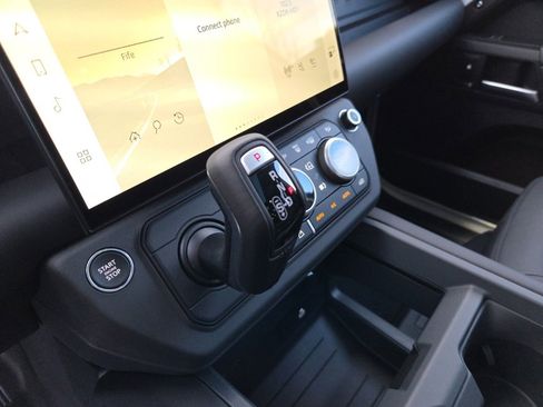 New 2026 Land Rover Defender 110 X-Dynamic SE image 13