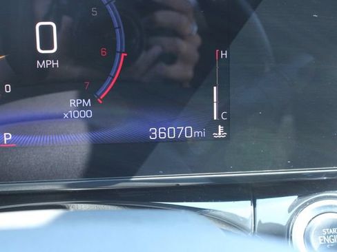 Used 2024 Chevrolet Trax RS w/ Sunroof Package FWD image 25