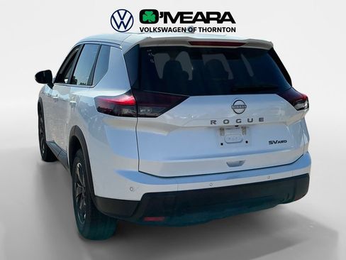 Used 2024 Nissan Rogue SV AWD/4WD image 3