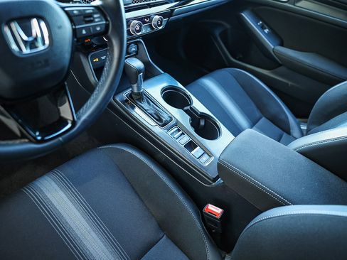 Used 2025 Honda Civic Sport image 28
