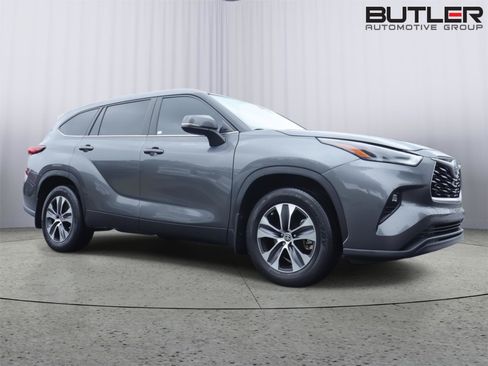 Used 2023 Toyota Highlander XLE FWD image 8