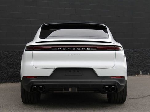 Used 2025 Porsche Cayenne Coupe image 10