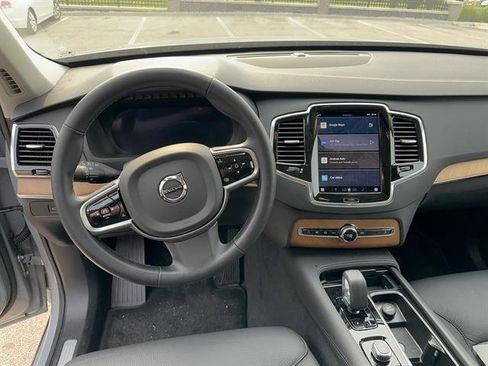 Certified 2025 Volvo XC90 B6 Plus image 37