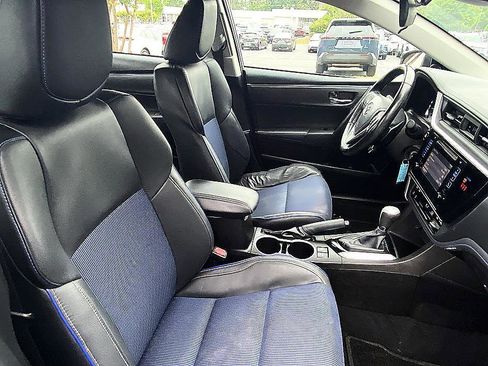 Used 2018 Toyota Corolla SE FWD image 17