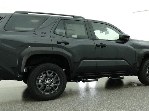 New 2026 Toyota 4Runner SR5 AWD/4WD image 18