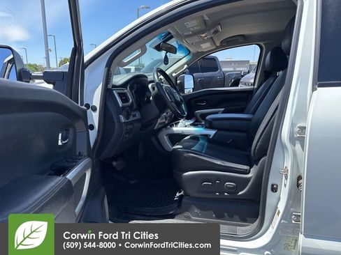 Used 2018 Nissan Titan PRO-4X AWD/4WD image 9