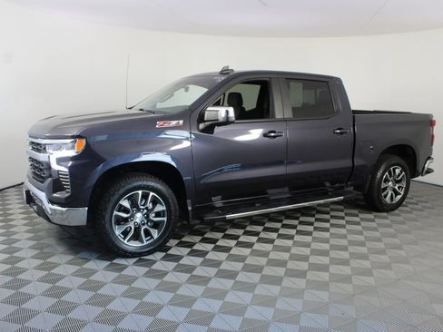 Used 2024 Chevrolet Silverado 1500 LT AWD/4WD image 2