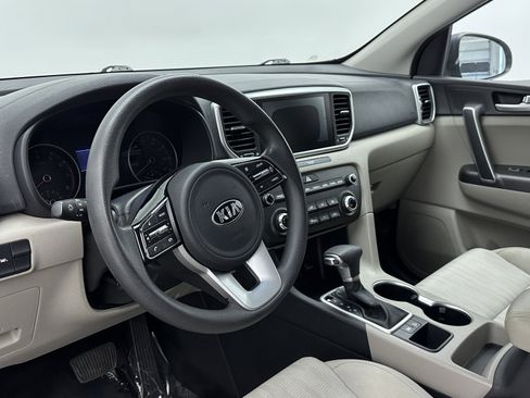 Used 2020 Kia Sportage LX image 8