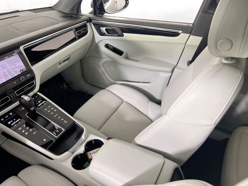 Used 2023 Porsche Macan AWD/4WD image 24