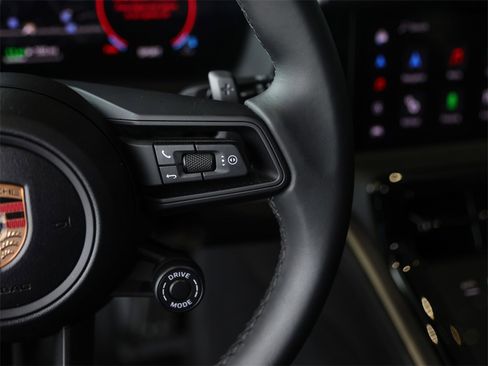 Certified 2025 Porsche Panamera 4 image 19