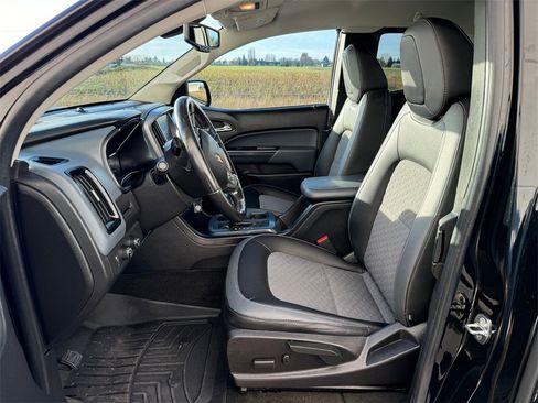 Used 2017 Chevrolet Colorado Z71 w/ Z71 Midnight Edition image 9