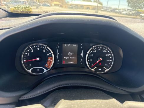 Used 2023 Jeep Renegade Latitude w/ Sun & Fun Group image 21