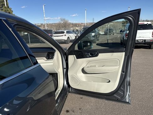 Used 2019 Volvo XC60 T5 Inscription image 25