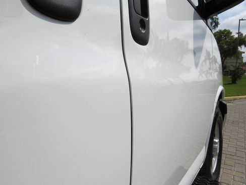 Used 2016 Chevrolet Express 3500 image 41