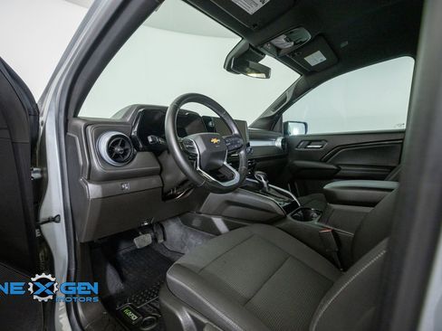 Used 2023 Chevrolet Colorado LT w/ LT Convenience Package AWD/4WD image 10