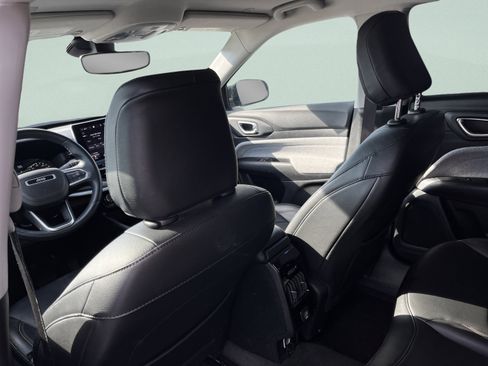 Used 2022 Jeep Compass Latitude image 24