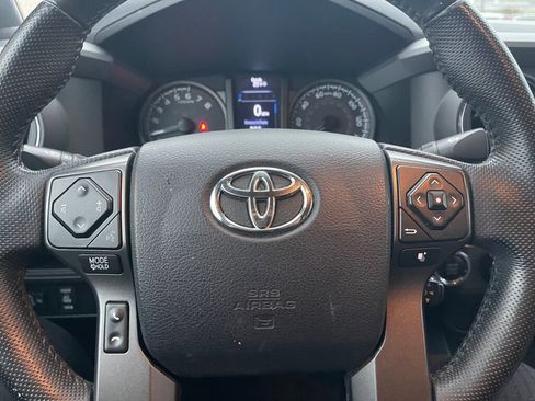 Used 2016 Toyota Tacoma TRD Off-Road w/ Towing Package image 11