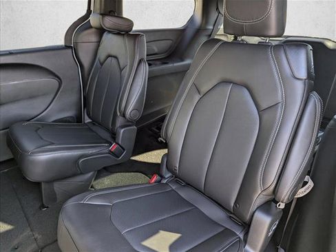 New 2026 Chrysler Pacifica Select FWD image 25