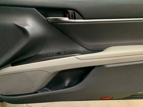 Used 2023 Toyota Camry SE w/ Blackout Package (TMS) image 18