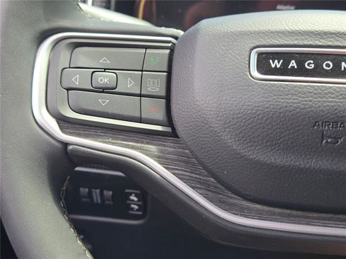 Used 2022 Jeep Wagoneer Series II AWD/4WD image 34