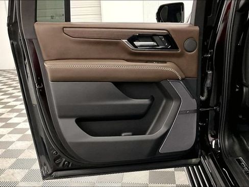 Used 2025 GMC Yukon XL Denali Ultimate w/ LPO, Floor Liner Package AWD/4WD image 23