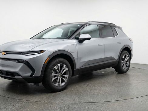 Used 2025 Chevrolet Equinox LT image 3