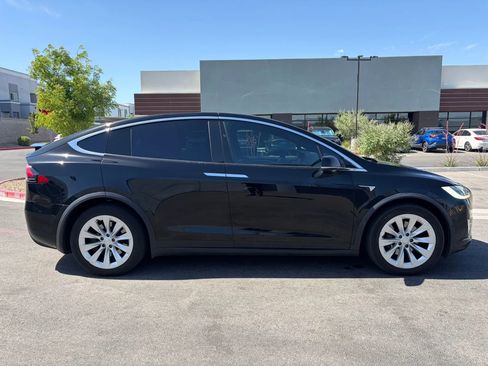 Used 2019 Tesla Model X 75D AWD/4WD image 4