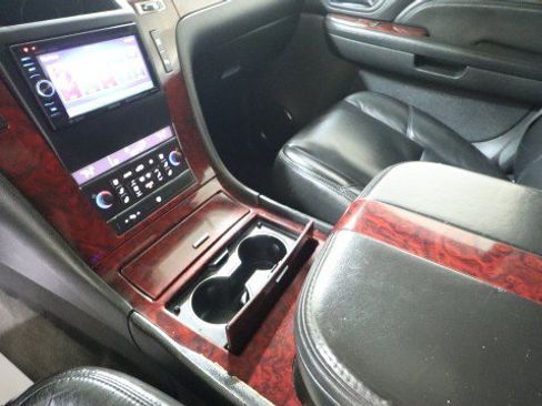 Used 2009 Cadillac Escalade AWD image 21