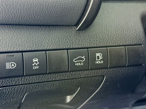 Used 2022 Toyota Camry LE image 11