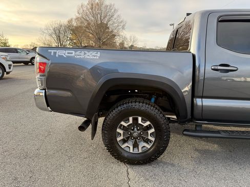 Used 2022 Toyota Tacoma TRD Off-Road image 38