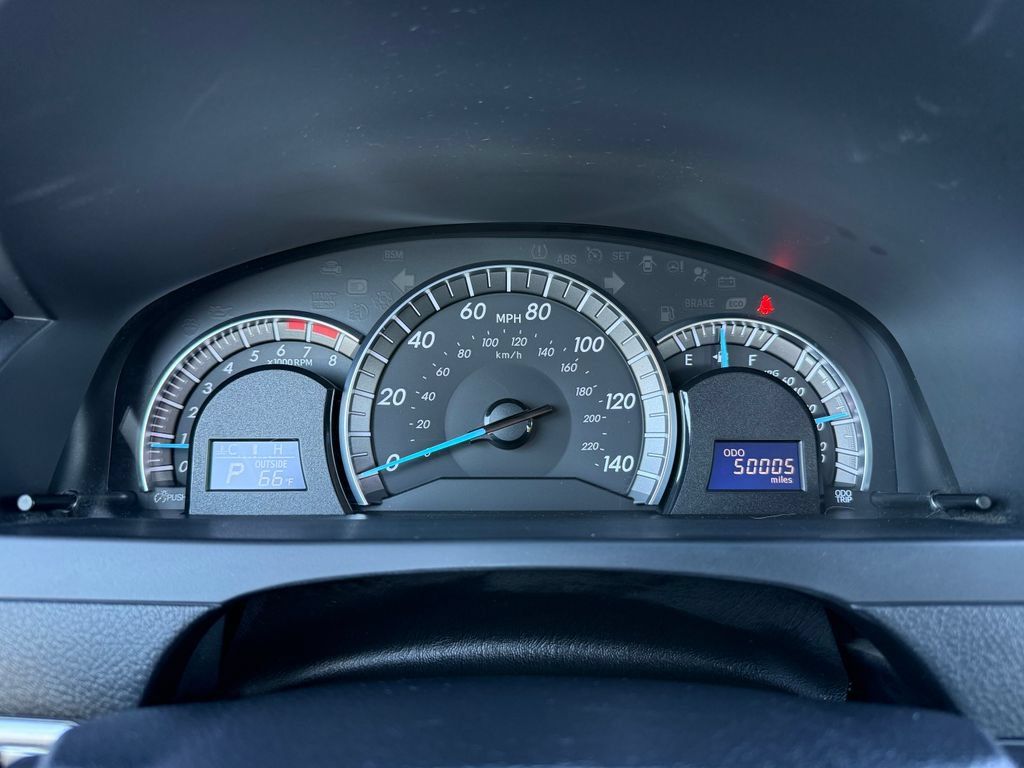 Used 2013 Toyota Camry SE FWD image 25