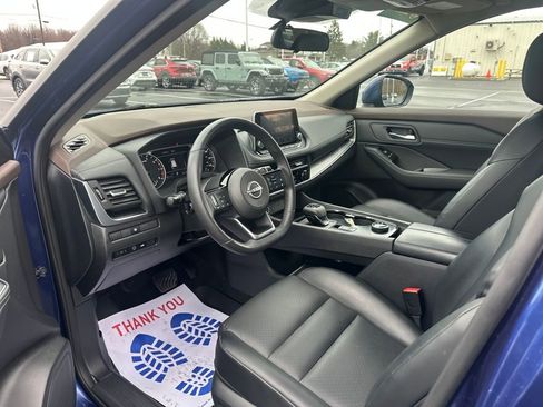 Used 2023 Nissan Rogue SV w/ SV Premium B Package image 9