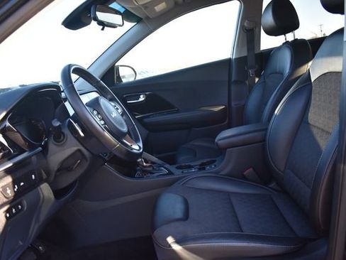 Used 2022 Kia Niro EX image 20