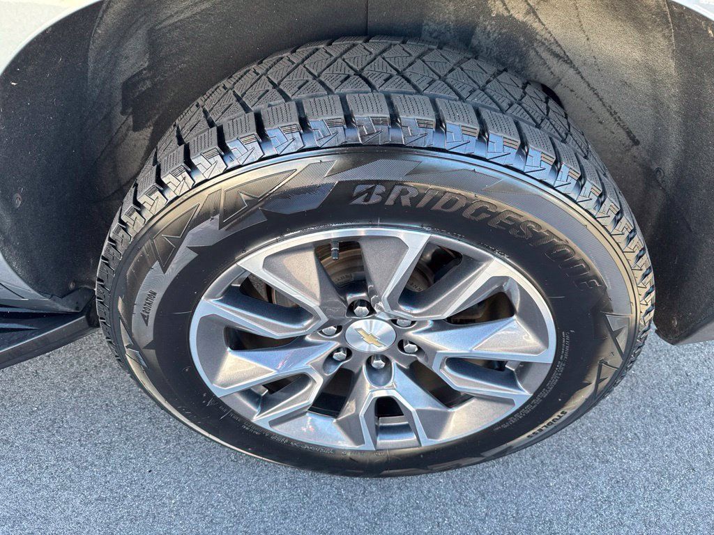 Used 2022 Chevrolet Tahoe LT w/ Luxury Package AWD/4WD image 12
