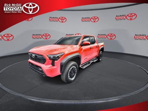 Used 2024 Toyota Tacoma TRD Off-Road AWD/4WD image 4