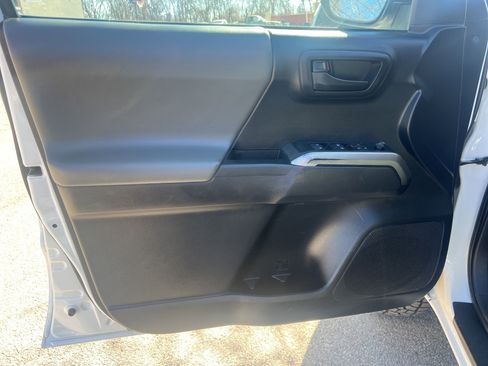 Used 2020 Toyota Tacoma SR5 image 10
