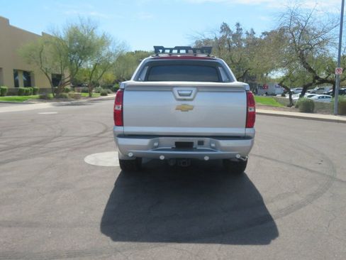 Used 2013 Chevrolet Avalanche LTZ image 12