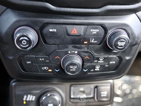 Used 2022 Jeep Renegade Altitude image 25