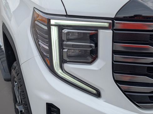 Used 2025 GMC Sierra 1500 AT4 w/ AT4 Premium Package AWD/4WD image 4