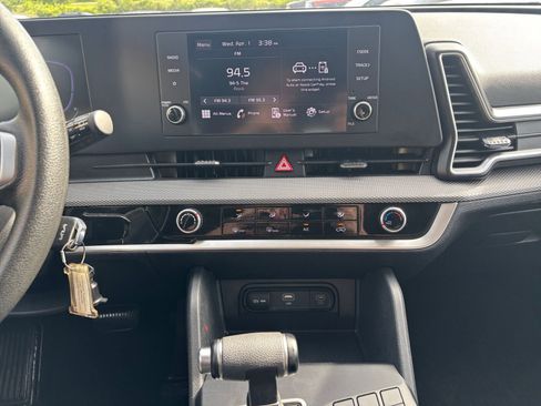 Used 2025 Kia Sportage LX image 17